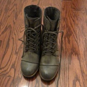 Sorel wedge look a like